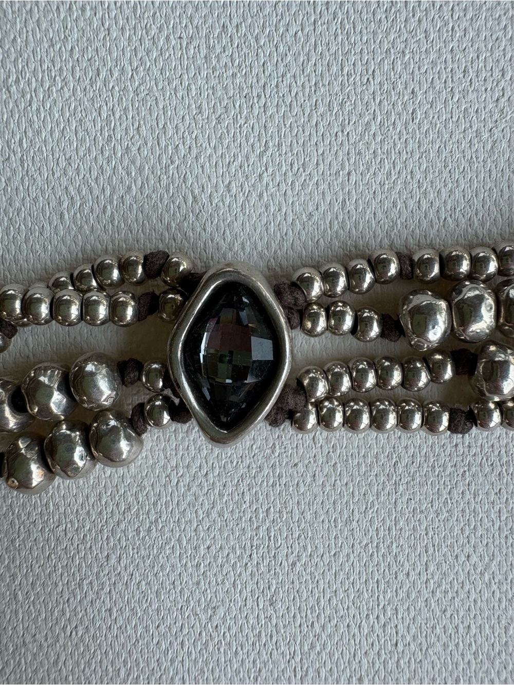 Uno de 50 Silver Beaded Leather Bracelet - Picture 3 of 6